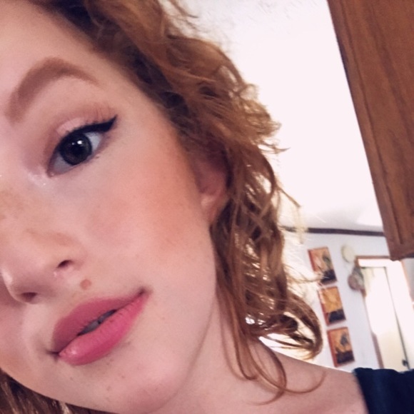 Meet your Posher, Tori - Picture 1 of 1